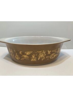 Vintage PYREX EARLY AMERICAN 1 1/2 QT Oval Casserole No Lid 043 Gold On Brown